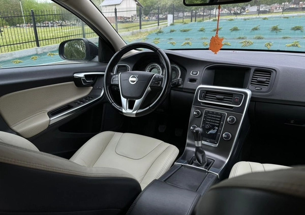 Volvo V60 cena 35900 przebieg: 216000, rok produkcji 2011 z Rzeszów małe 301